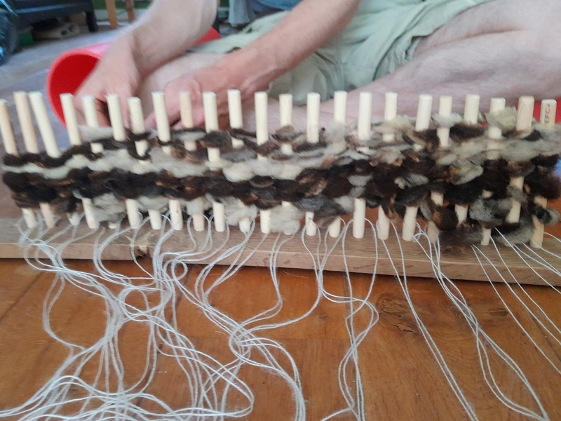 Weaving over the pegs