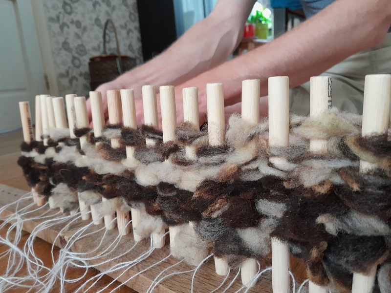 Closeup of weaving over the pegs